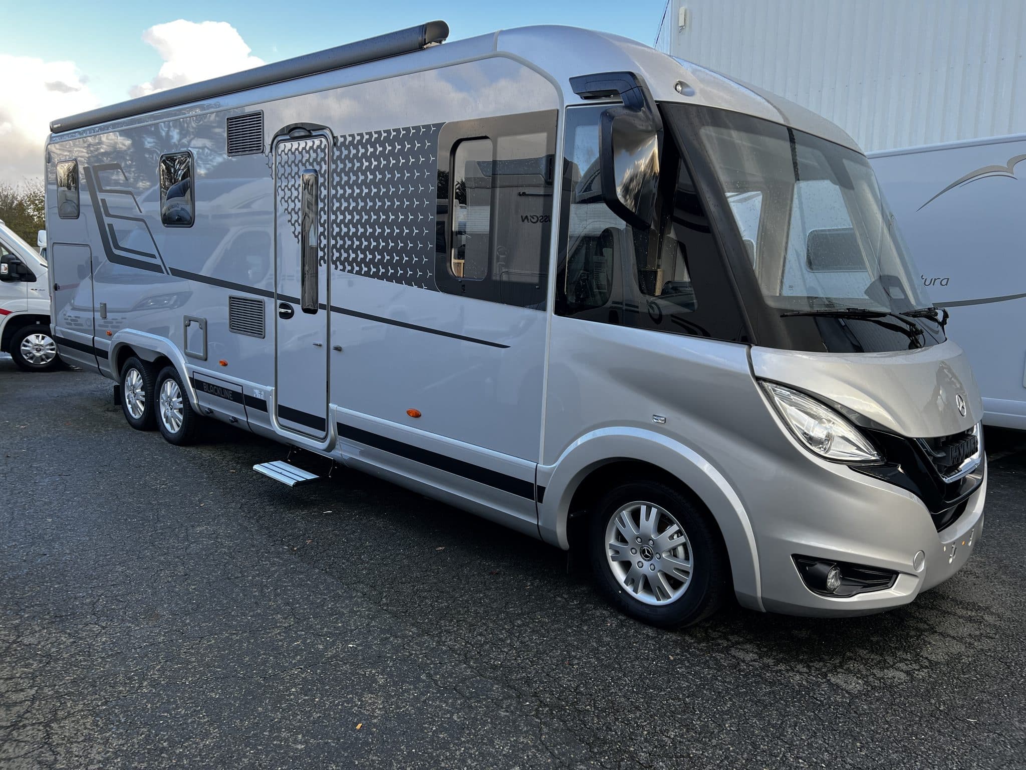 Hymer BMLI 880 Black Line Edition